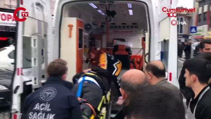 Motosikletin yayaya çarptığı anlar kamerada: 2 yaralı