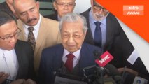 Tun M tunjuk salinan asal kad pengenalan, dokumen keluarga kepada wartawan