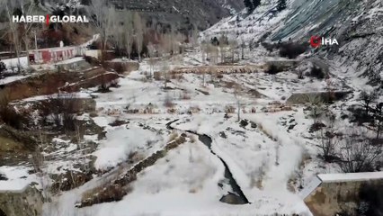 Erzincan’dan büyüleyici manzaralar... Dereler buz tuttu