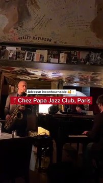Chez Papa Jazz Club à Paris, c’est l'endroit idéal pour passer une super soirée entre amis ! 🎶 Un petit club cosy avec des concerts de jazz en live qui te feront vibrer. 🎷 L’ambiance y est décontractée, tu peux siroter un verre tout en écoutant des