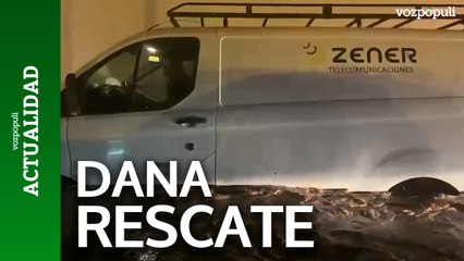 La intervención en primera persona de dos policías para proteger a un menor de la DANA