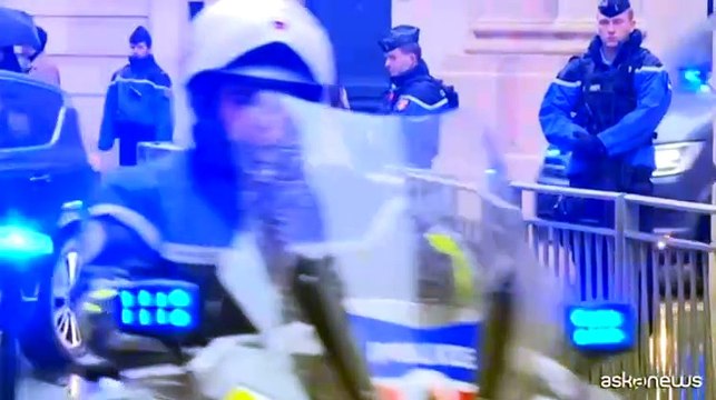 Barnier arriva all'Eliseo per presentare le dimissioni a Macron