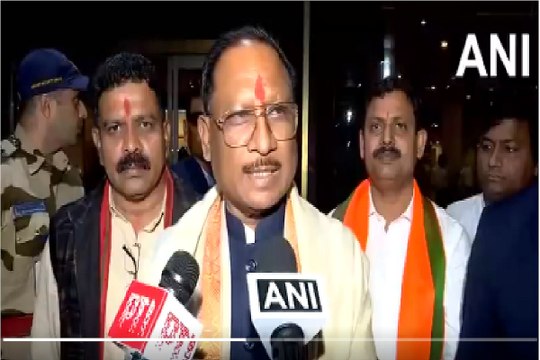 CM साय और विजय शर्मा पहुंचे मुंबई, महाराष्ट्र सरकार के शपथ ग्रहण समारोह में हुए शामिल, देखें Video...