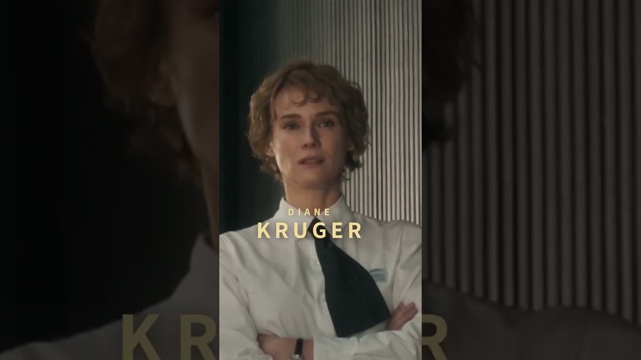 Envolez-vous au dessus des montagnes avec #SaintEx 🛫🗻 #louisgarrel #dianekruger  #vincentcassel