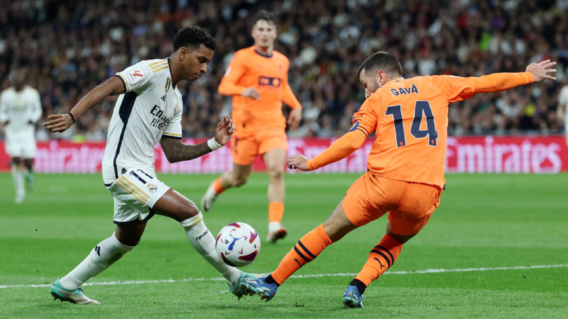 Valencia Enfrenta el Desafío de Reconstruir sus Campos de Fútbol Tras el Paso de la DANA
