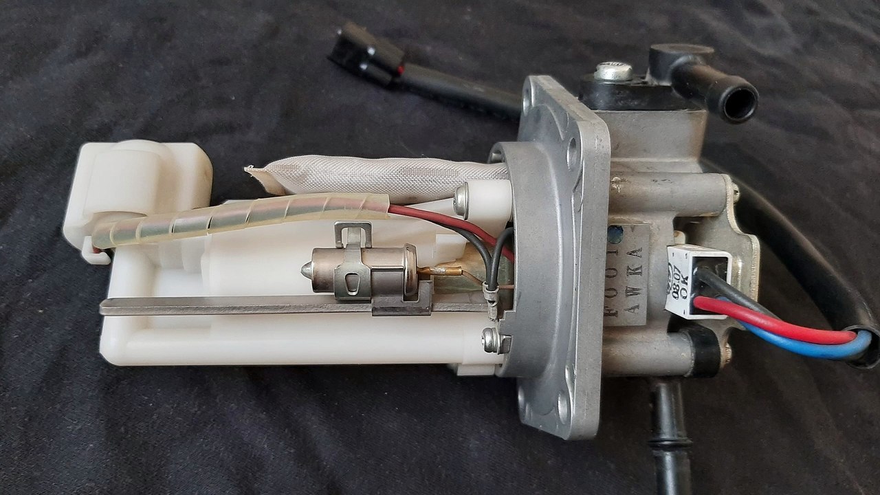 KEIHIN FUEL PUMP close up Kawasaki KLX 250/300   no sound