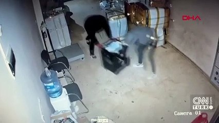 İstanbul'da döviz dolu kasayı sürükleyerek böyle çaldılar | Video Haber