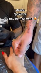 Andressa Urach tatua nome de ator pornô após um dia de namoro
