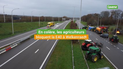 En colère, les agriculteurs bloquent la E40 à Welkenraedt