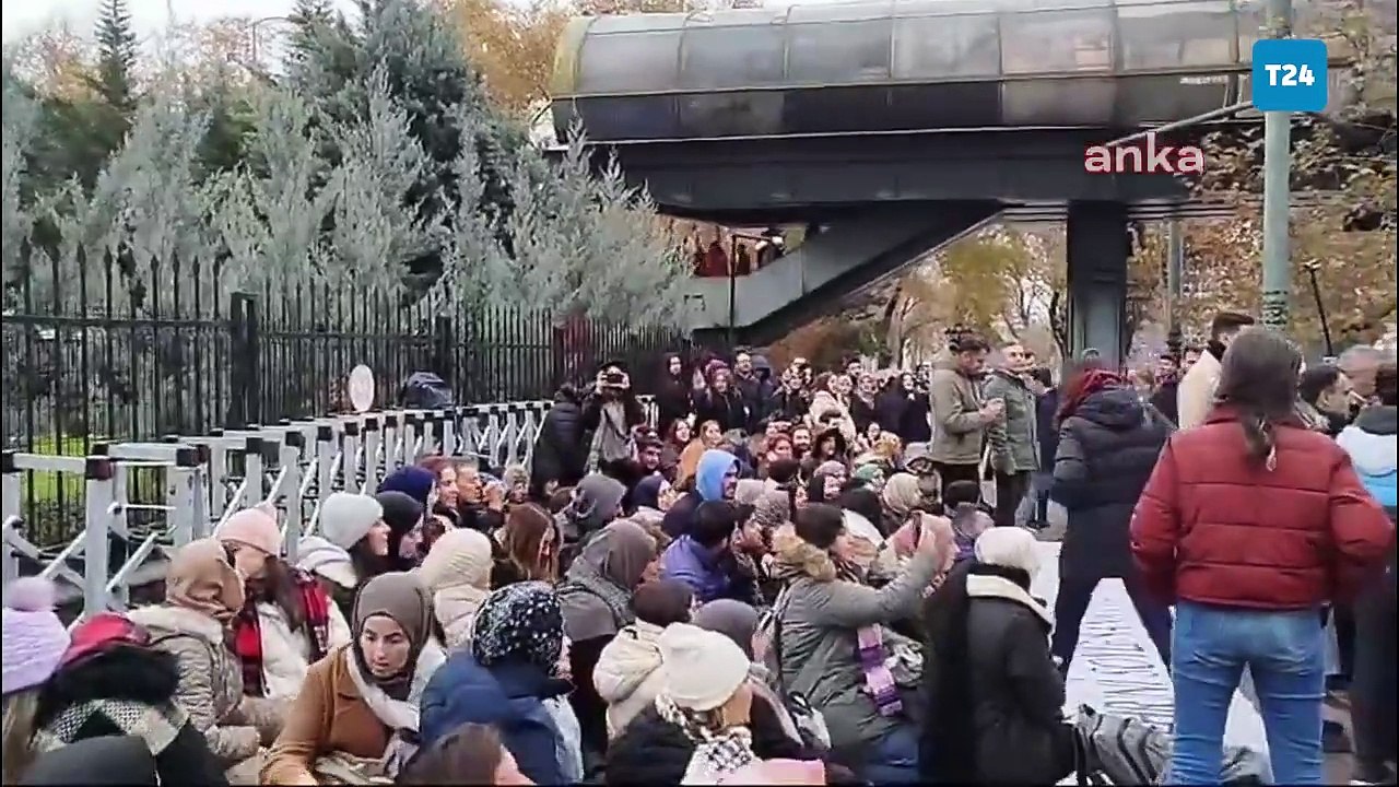 Mülakatla kontenjan dışı bırakılan öğretmenler MEB önünde: Mücadele dersini öğretmenler veriyor