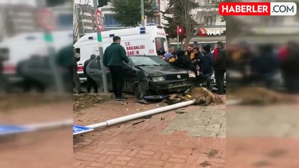 Otomobil Direğe Çarptı, Sürücü Sıkıştı