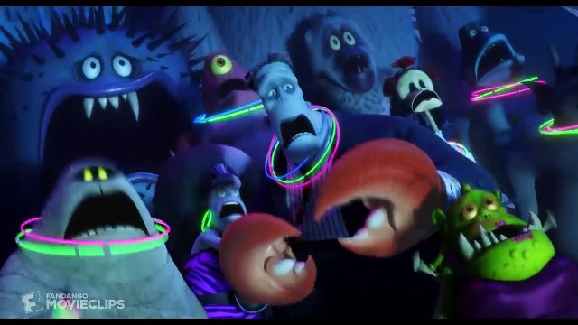 Movie Hotel Transylvania 3 (2018) - Dracula vs. the Kraken Scene