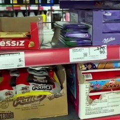 Ünlü zincir markette tüyleri diken diken eden görüntü: 'Denetim yapılıyor mu?'