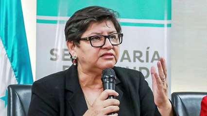 Ministra de Salud se burla de Jorge Cálix tras donar algodón cosmético al HE