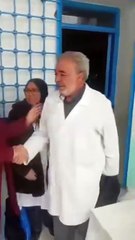 هاكدا كرم أستاذ في أخر يوم عمل له قبل التقاعد ♥