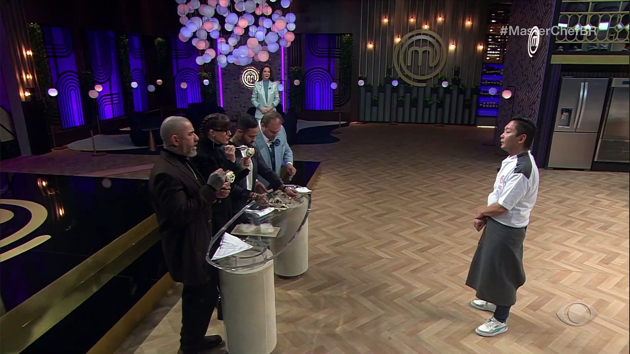 Cesar faz picolé no MasterChef e surpreende jurados: "Uma viagem"