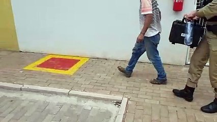 Homem é detido pela PM após se envolver em acidente na Rua Jacarezinho