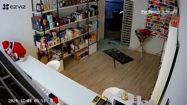 Criminosos vestidos de Papai Noel arrombam e furtam furtam loja de eletrônicos em Cláudio (MG)