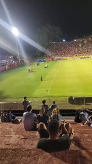 VÍDEO: Gremista se rende a torcida do Vitória: "Olha a pressão"