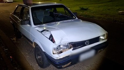 Batida entre Kadett e Voyage é registrada na Avenida das Torres