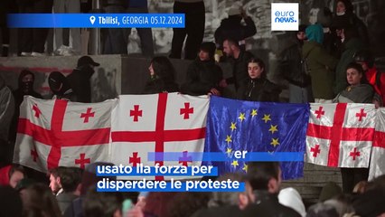 Proteste in Georgia, decine di feriti: la polizia attacca anche i giornalisti