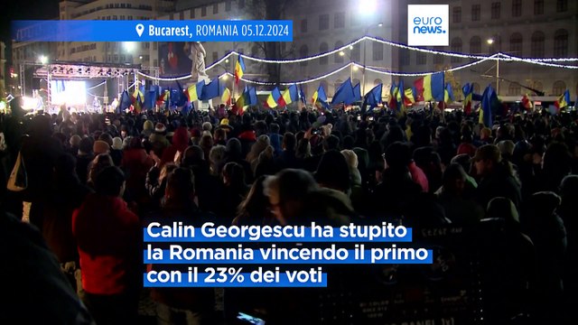 Romania, in migliaia in piazza per una dimostrazione pro-Europa a due giorni dalle presidenziali