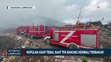 Kepulan Asap Tebal saat TPA Bakung Kembali Terbakar