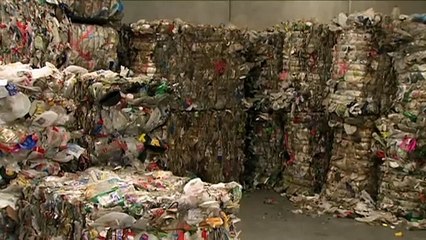 Melbourne company develops 100% plastic bed amid landfill problem