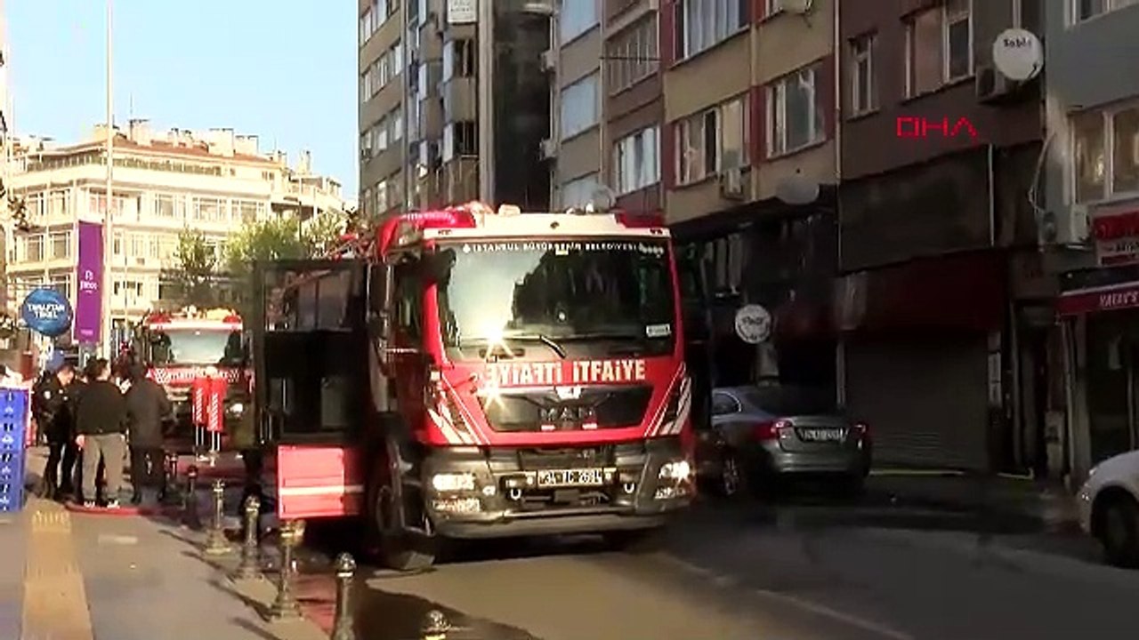 Kadıköy’de apartman dairesi alev alev yandı