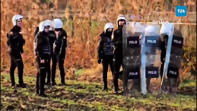 Çatalca'dan Ankara'ya yürümek isteyen Polonez işçilerinin önünü çevik kuvvet kesti: 5 işçi ters kelepçe ile gözaltına alındı