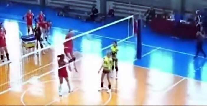 Cette joueuse de volley a un très mauvais karma... 2 fois