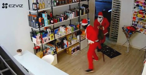 Criminals dressed as Father Christmas break into phone shop