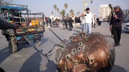 فصائل المعارضة المسلحة تحتفل في حماة