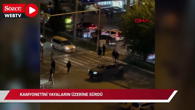 Kamyonetini yayaların üzerine sürüp park halindeki araçlara çarpan sürücüyü linçten polis kurtardı