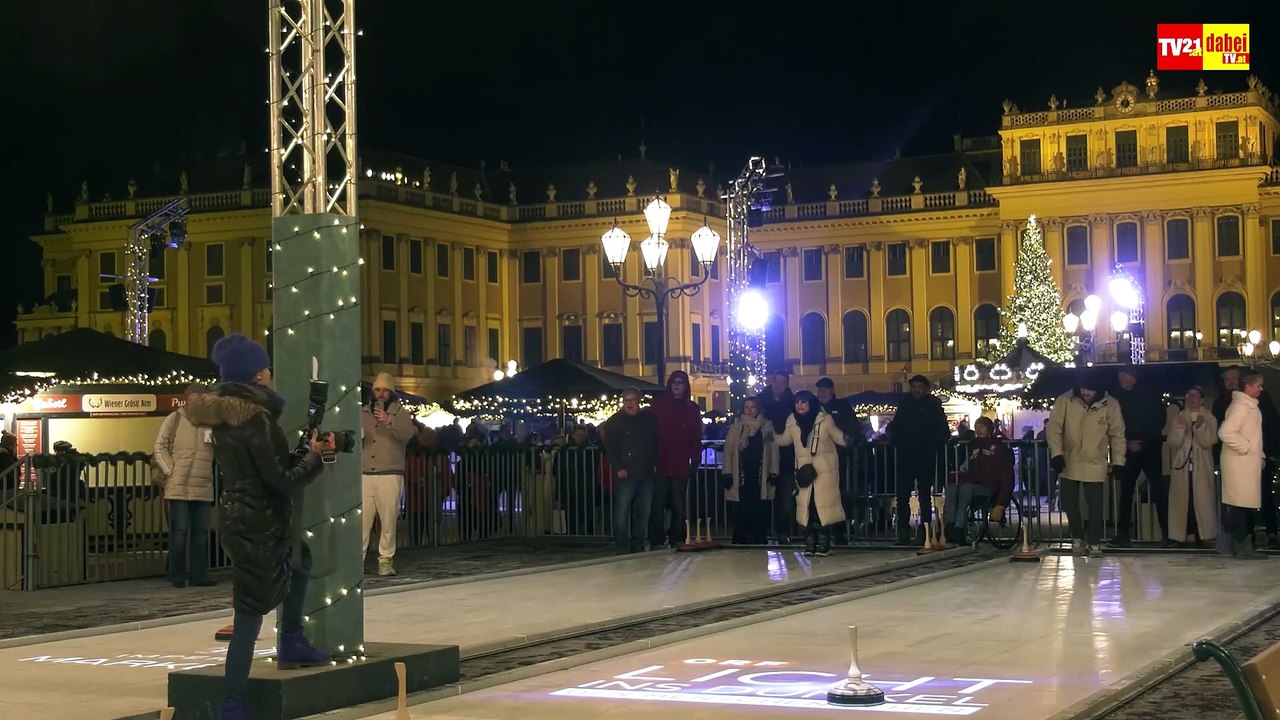 Krampus-Tag mit Herz  Promis spielen beim ORF LICHT INS DUNKEL Eisstockschießen am Weihnachtsmarkt Schloss Schönbrunn
