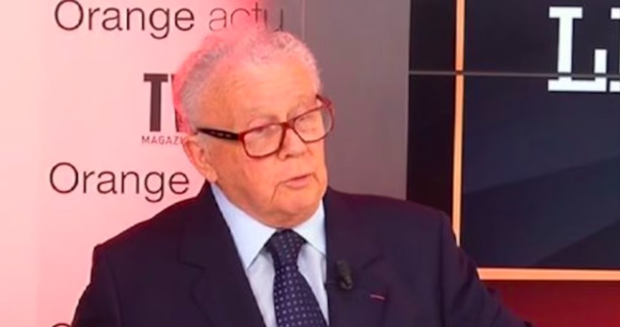 L’animateur Philippe Bouvard, 95 ans, qui a décidé de prendre sa retraite, fait ses adieux aux auditeurs de RTL après 60 ans d’antenne: "Au revoir et merci ! J'aimerais leur dire que j'ai eu avec eux ...
