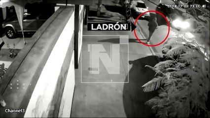 ¡En un parpadeo! Un vehículo es robado en 20 segundos frente a cámaras de seguridad