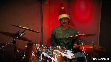 Il regalo di Natale di Elio e le Storie Tese ? una trincea portatile