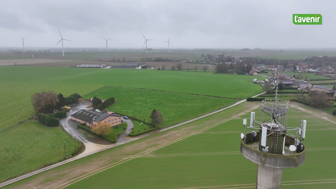 L'église au milieu du village : Villers-le-Peuplier