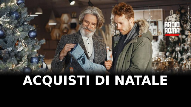Consumi, pesa il caro vita ma l'80% dei romani farà i regali di Natale