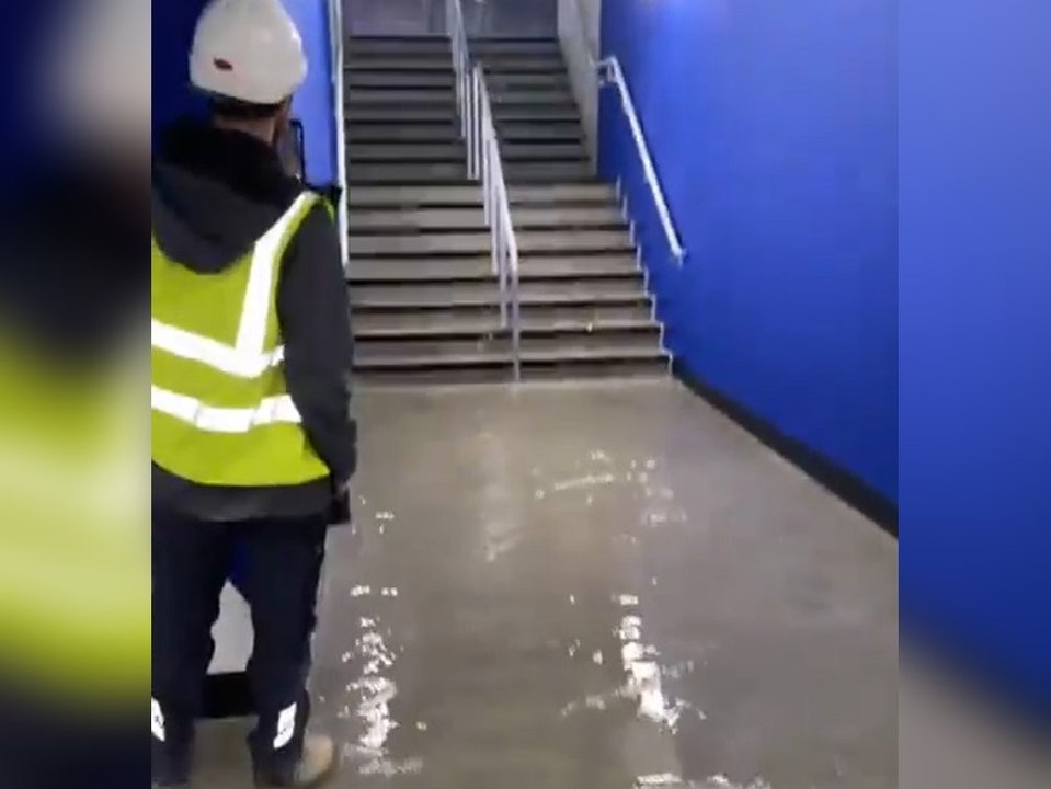 Überschwemmung! Premier-League-Stadion säuft ab