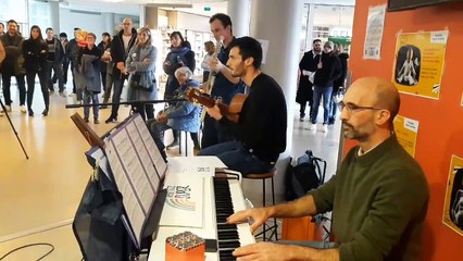 Un piano offert par l'association "Vous êtes super" à l'hôpital de La Rochelle
