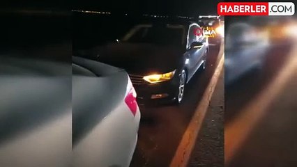 Mardin'de Bariyerlere Çarpan Otomobilin Sürücüsü Yaralandı