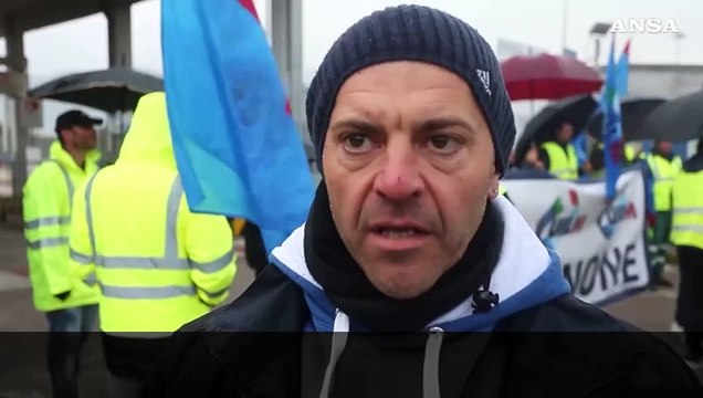 Stellantis, operai bloccano l'ingresso merci allo stabilimento di Cassino