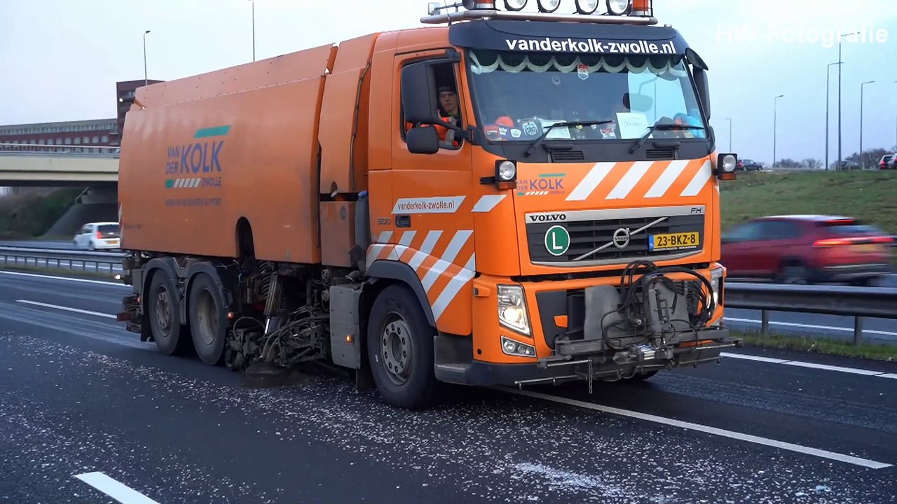A28 volledig afgesloten vanwege afgevallen lading