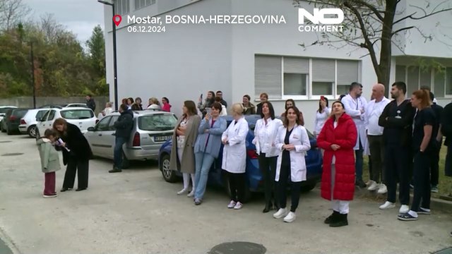 No Comment : le père Noël fait de l'escalade pour les enfants malades