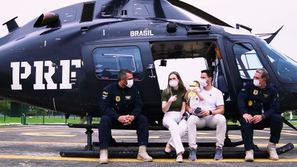 Família reencontra equipe da PRF após transporte aéreo para transplante