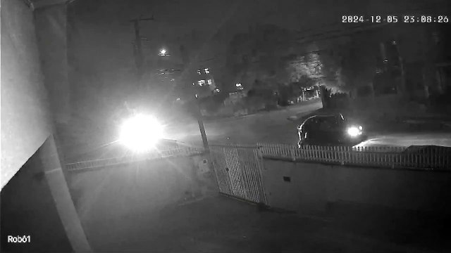 ‘Meu Deus, vou morrer’, diz motociclista que ficou preso embaixo de carro