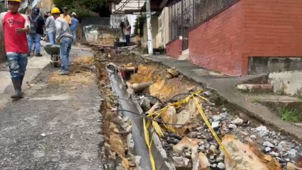 VIDEO | Lluvias colapsaron obra de alcantarillado en Belén, Cali: afectaciones en la vía