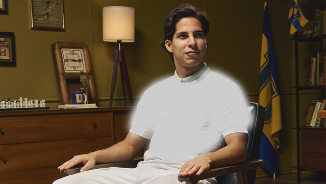 Diego Laínez y los hermanos Flores presumen la nueva y elegante camiseta de Tigres